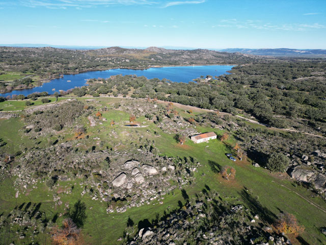 Finca-de-25-hectáreas-junto-a--pantano-de-Alpotrel01