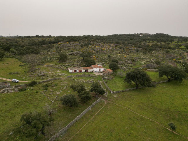 Finca-de-21-hectáreas-con-vivienda-en-Valencia-de-Alcántara00