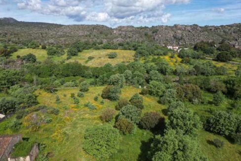 Magnífica-finca-con-posibilidad-de-construcción-en-valencia-de-alcántara04