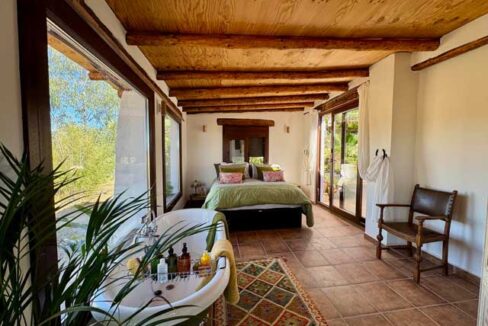 Casa-con-encanto-en-plena-naturaleza-junto-al-embalse-de-Orellana04