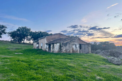 finca-con-posibilidades-y-buen-acceso-en-san-vicente-de-alcantara1